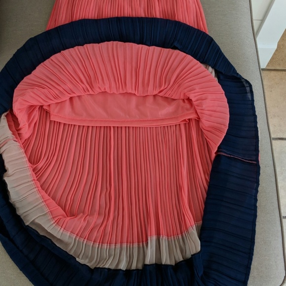 Romeo & Juliet Couture Pleated Maxi Dress - Picture 6 of 8